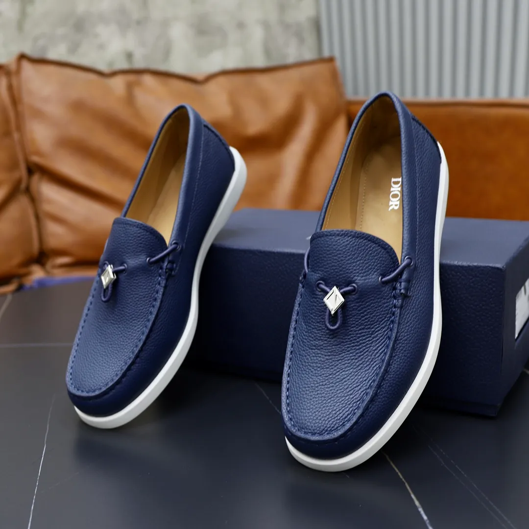 Ex-factory price: 540🙅‍♂️🙅‍♂️🙅‍♂️ Brand: Dior DIOR Standard code: Men's code 38/44 (45 can be customized) Grade: Same as the official website Material: Original cowhide stitching, cowhide lining, original TPU wear-resistant soft outsole Style categories: Leisure and sports version, footwear for driving, young fashion, European and American trends, British style Color: actual picture color